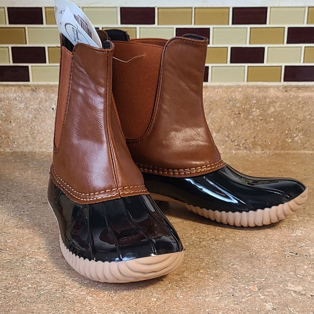 NWT's - SUYU - Super Cute Rain/Snow Booties- Rubber/Faux Leather - Wmns Size 10